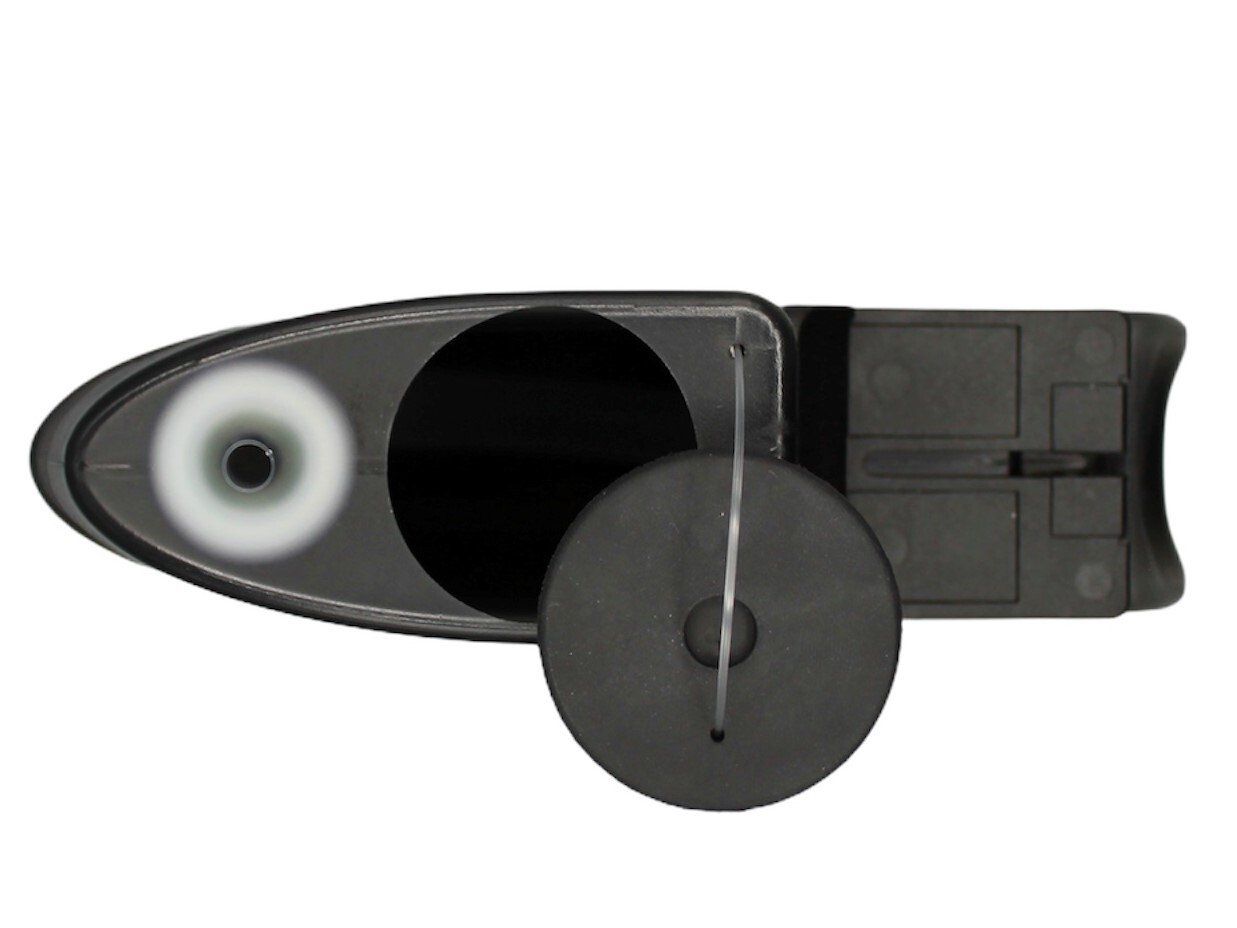 the extra large opening of the triathlon aero hydration system makes refilling easy