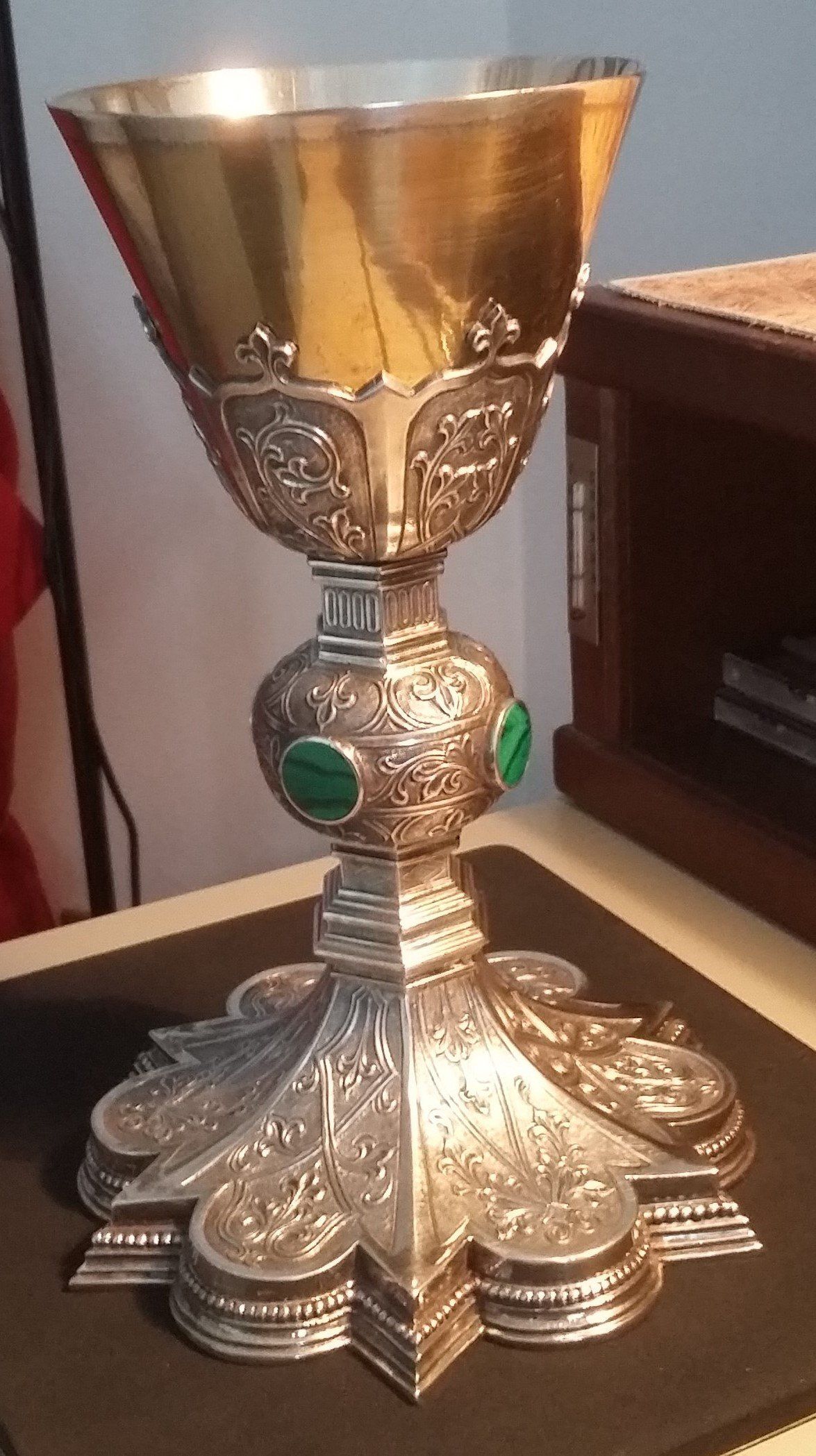 Calice d'argento in stile gotico pulito