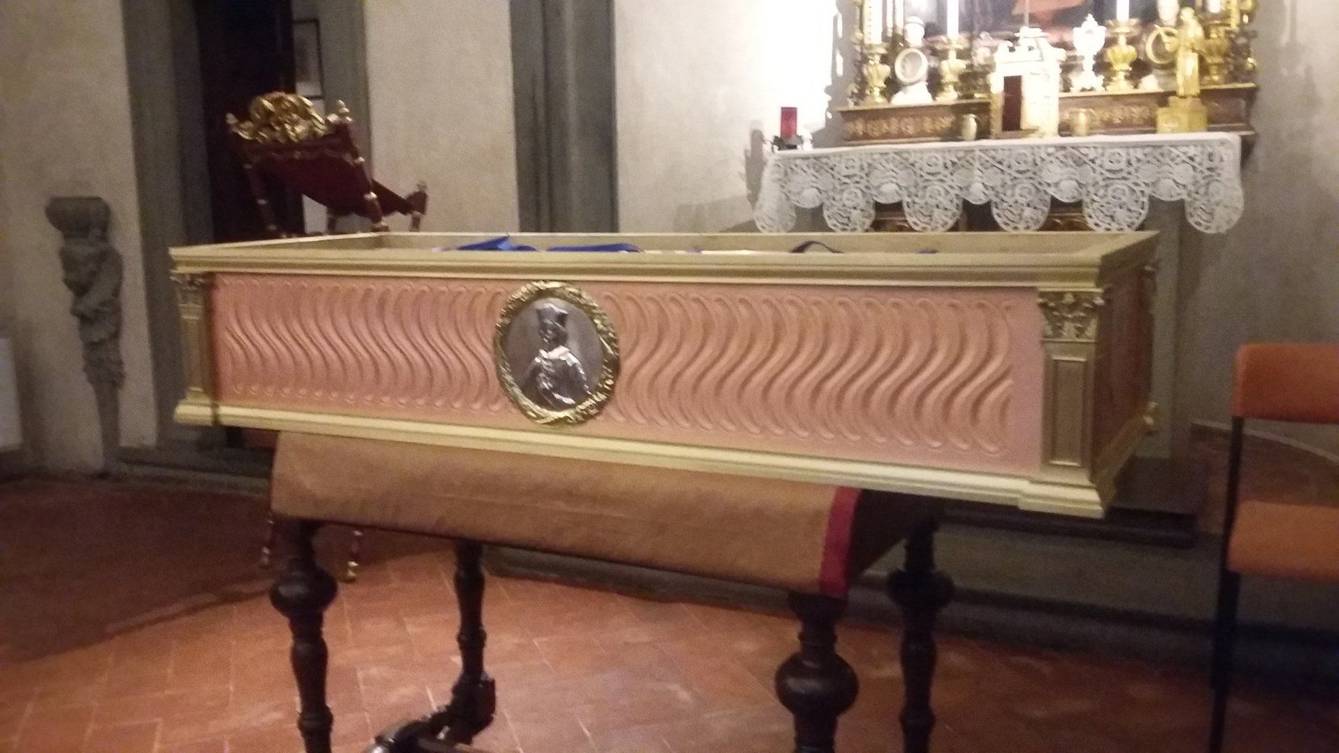 Urna Niccolò Stenone prima della chiusura