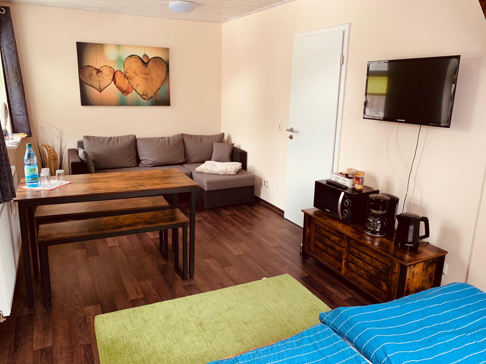 Ferienwohnung 2 Wohnbereich mit Schlafcouch