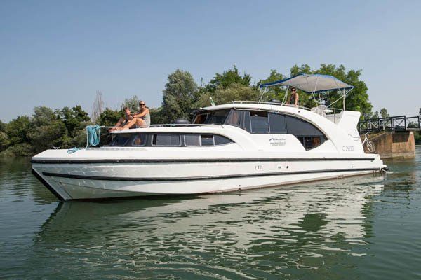Houseboat Italia Minuetto 6+ Houseboat Italia