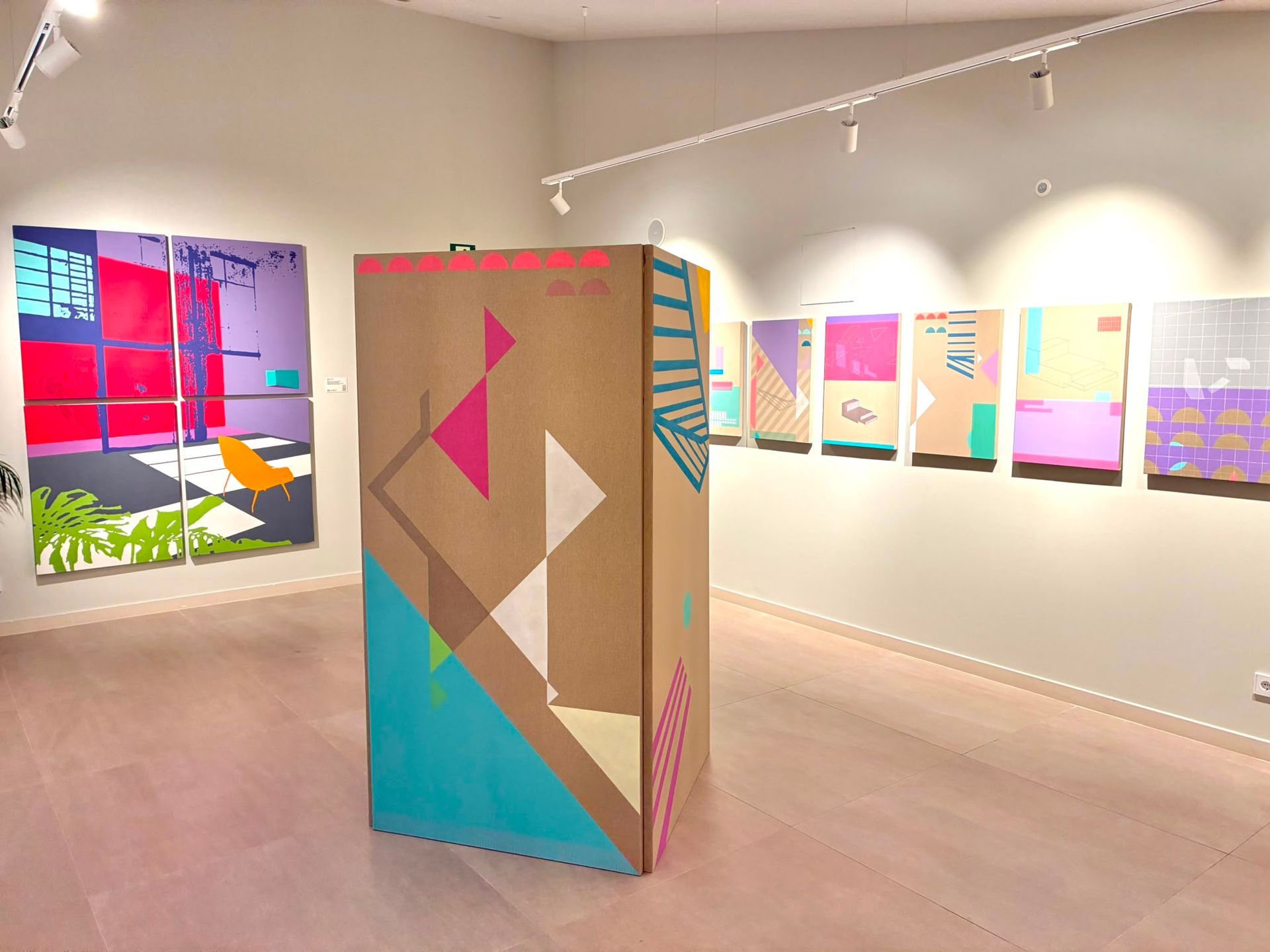Exposición de pintura contemporánea de Norberto Gil en Marbella, comisariada por Red House Art en Kimpton Los Monteros.