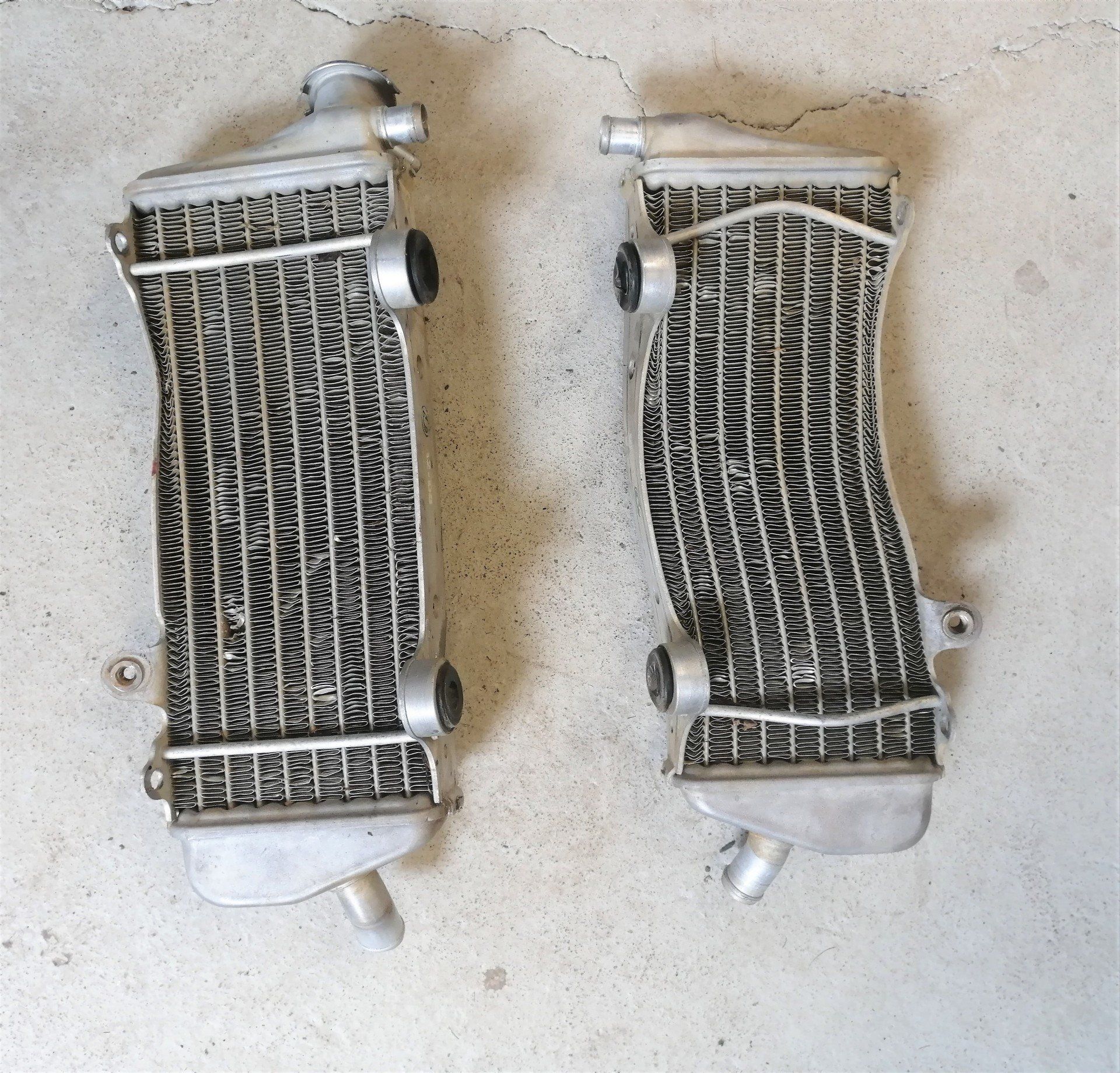 redressage radiateur moto