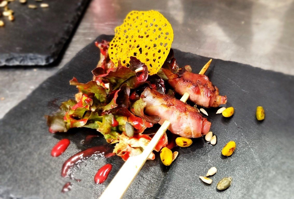 Panorama Blick, Bad Waldsee, Kaffee, Restaurant, Vinothek, erlesene Weine, Bar, selbstgebackene Kuchen, Snacks, Mittagstisch, Sonnenterrasse, Gin - Greenkeeper's Cut, Bier vom Fass, kleine Gerichte, Burger, vegetarisch, vegan, Laktose frei, Gluten frei, Café-Restaurant Ausblick T-19, Restaurant im Hofgut