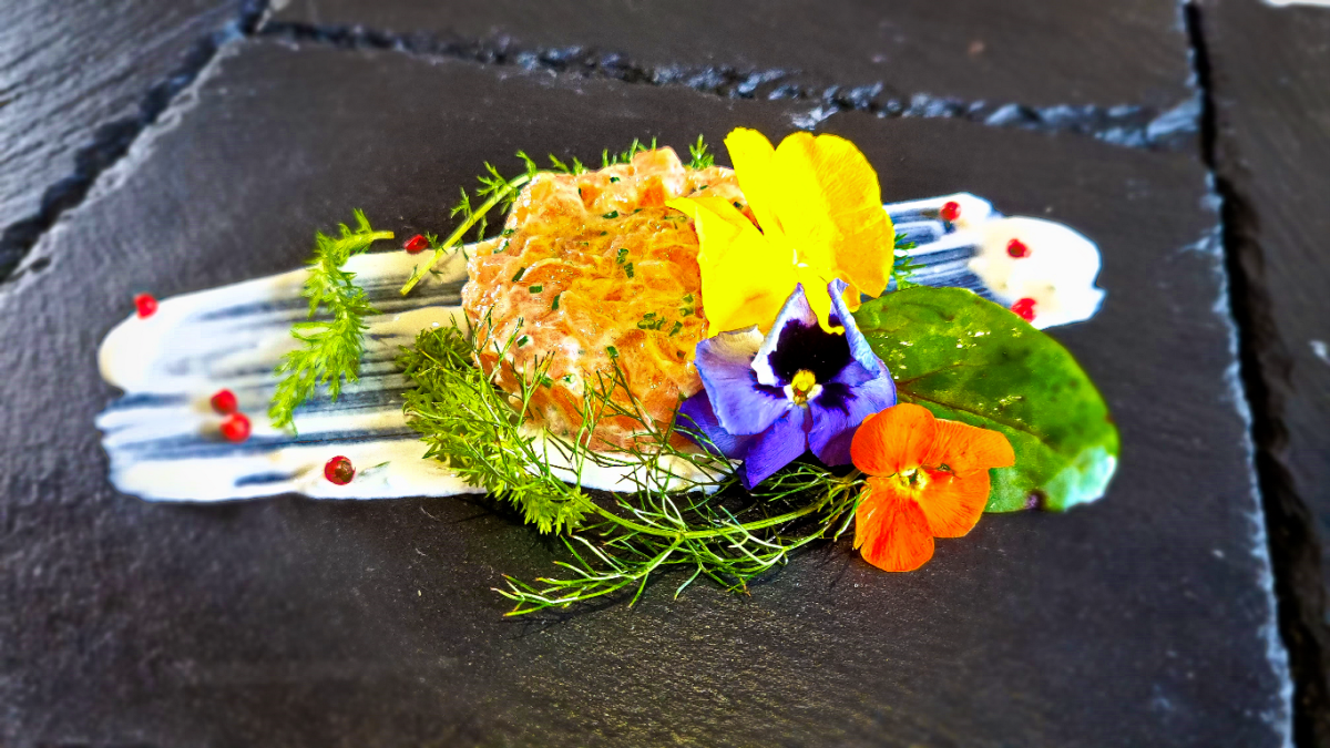 Panorama Blick, Bad Waldsee, Kaffee, Restaurant, Vinothek, erlesene Weine, Bar, selbstgebackene Kuchen, Snacks, Mittagstisch, Sonnenterrasse, Gin - Greenkeeper's Cut, Bier vom Fass, kleine Gerichte, Burger, vegetarisch, vegan, Laktose frei, Gluten frei, Café-Restaurant Ausblick T-19, Restaurant im Hofgut