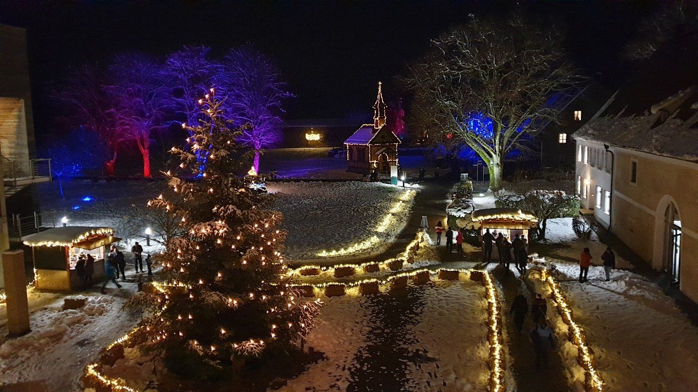 Advent, Weihnachten, Bad Waldsee, Restaurant im Hofgut; Fürstliches Golf-Resort, 5-Gaenge-Menue, Pianomusik, Silvesterknaller