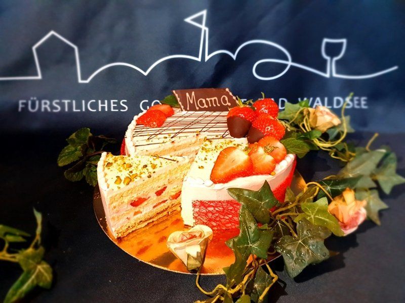 Restaurant im Hofgut, Vinothek, Sommelier, erlesene Weine, Bar, selbstgebackene Kuchen, Spezialitäten aus der Heimat, saisonal, regional, Abendkarte, Sonnenterrasse, Gin - Greenkeeper's Cut, vegetarisch, vegan, Laktose frei, Gluten frei