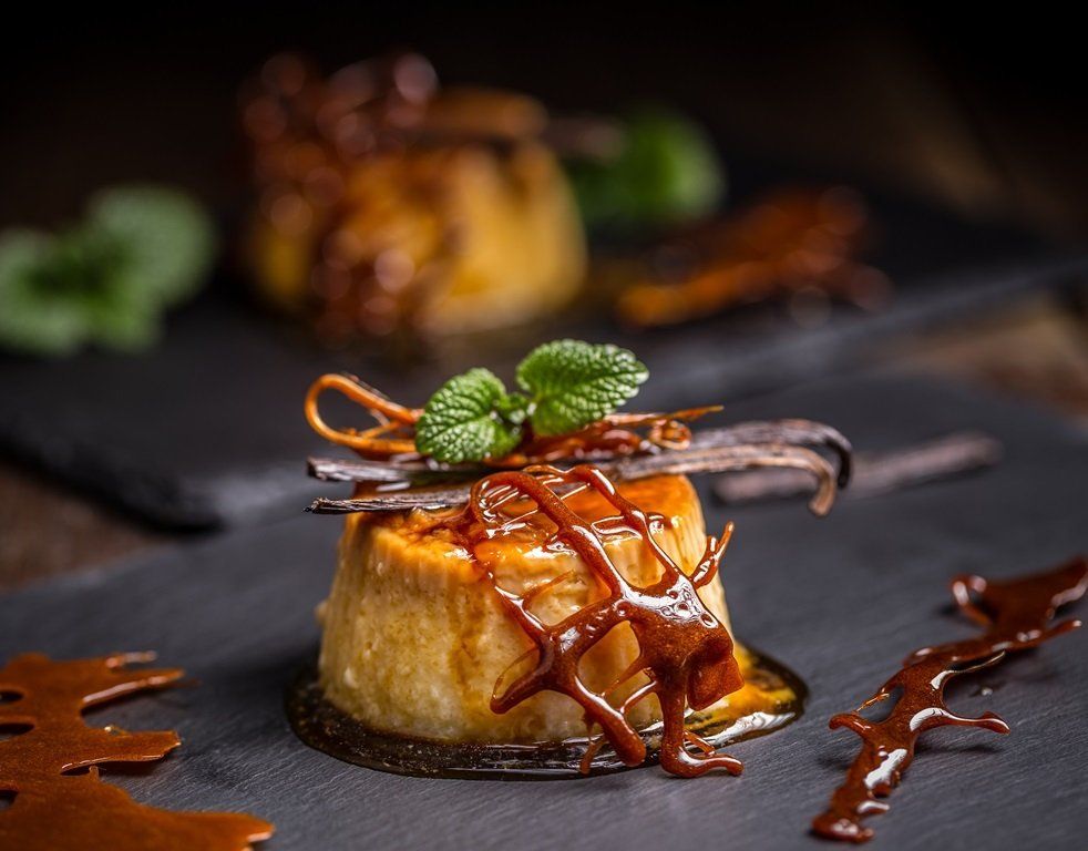 Restaurant im Hofgut, Vinothek, Sommelier, erlesene Weine, Bar, selbstgebackene Kuchen, Spezialitäten aus der Heimat, saisonal, regional, Abendkarte, Sonnenterrasse, Gin - Greenkeeper's Cut, vegetarisch, vegan, Laktose frei, Gluten frei