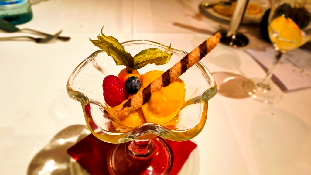 Panorama Blick, Bad Waldsee, Kaffee, Restaurant, Vinothek, erlesene Weine, Bar, selbstgebackene Kuchen, Snacks, Mittagstisch, Sonnenterrasse, Gin - Greenkeeper's Cut, Bier vom Fass, kleine Gerichte, Burger, vegetarisch, vegan, Laktose frei, Gluten frei, Café-Restaurant Ausblick T-19, Restaurant im Hofgut