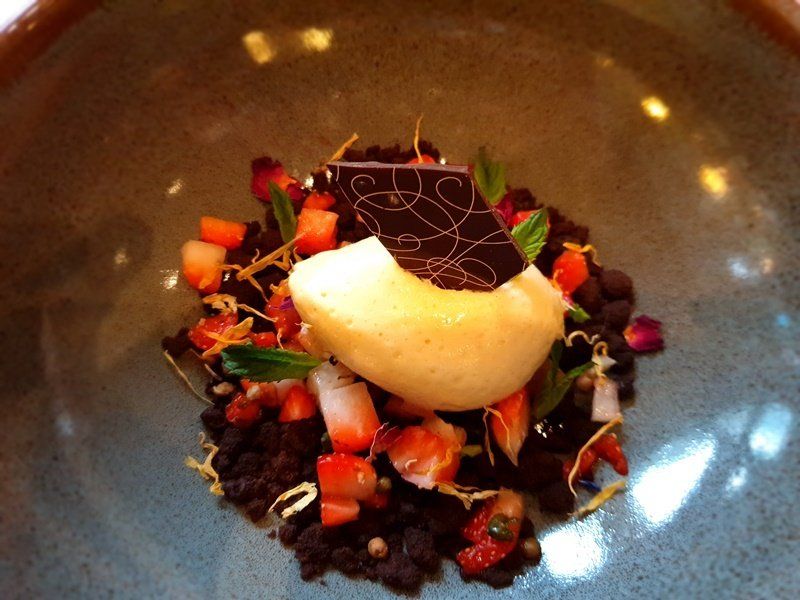 Panorama Blick, Bad Waldsee, Kaffee, Restaurant, Vinothek, erlesene Weine, Bar, selbstgebackene Kuchen, Snacks, Mittagstisch, Sonnenterrasse, Gin - Greenkeeper's Cut, Bier vom Fass, kleine Gerichte, Burger, vegetarisch, vegan, Laktose frei, Gluten frei, Café-Restaurant Ausblick T-19, Restaurant im Hofgut