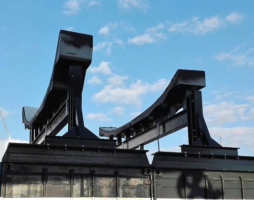 Cradle for hardstanding