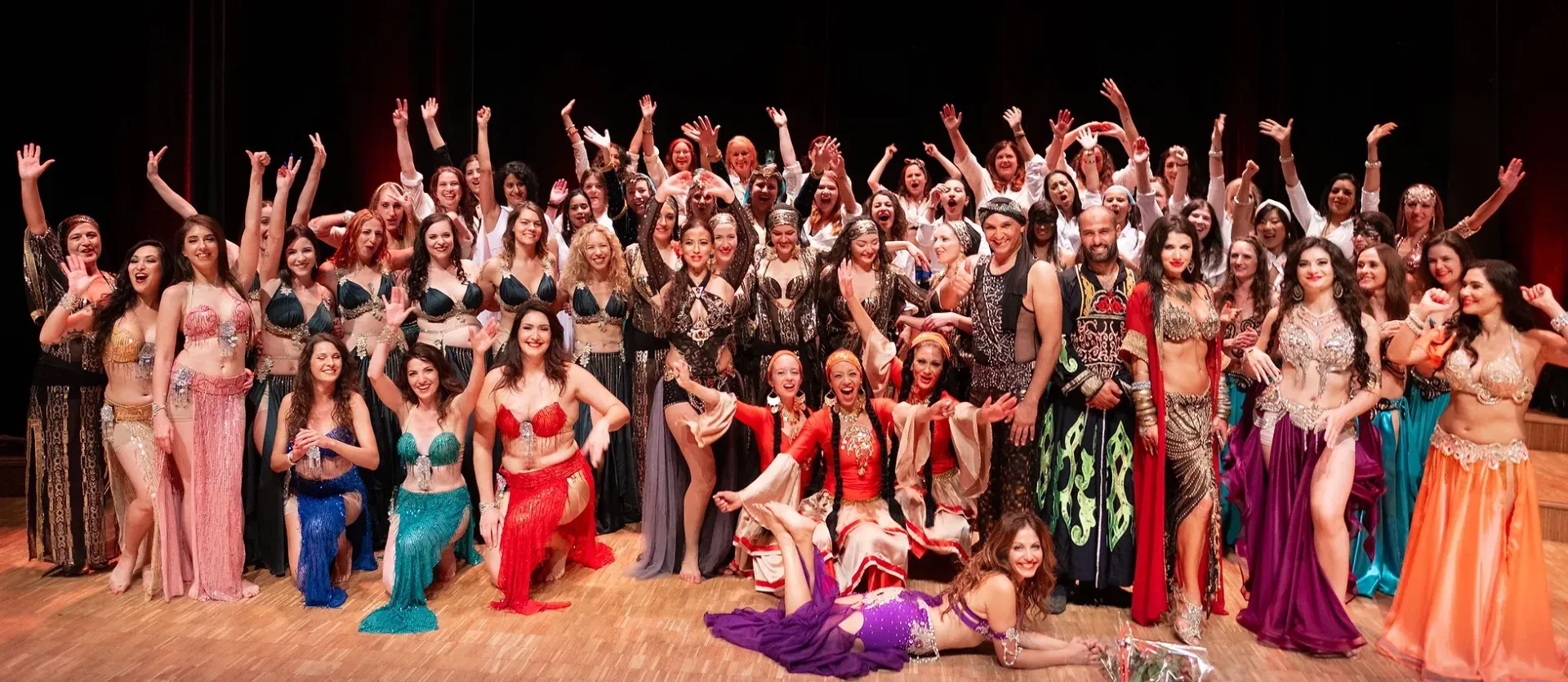 Photo des danseurs et danseuses du spectacle Esquisse d'Orient a Lausanne