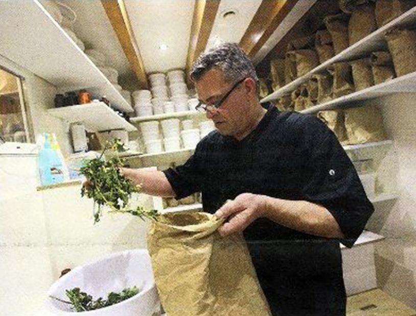 Préparation de passiflore à l'herboristerie