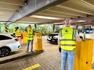 Parken bei Veranstaltungen-EVIAPARK Professionelles Eventparken mit Verkehrslenkung, Parkmanagement für Events und Veranstaltungen durch die EVIAPARK GmbH
