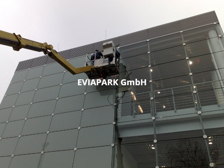 Parkhausreinigung-Tiefgaragenreinigung-Parkflächenreinigung-Flughafenreinigung-EVIAPARK GmbH