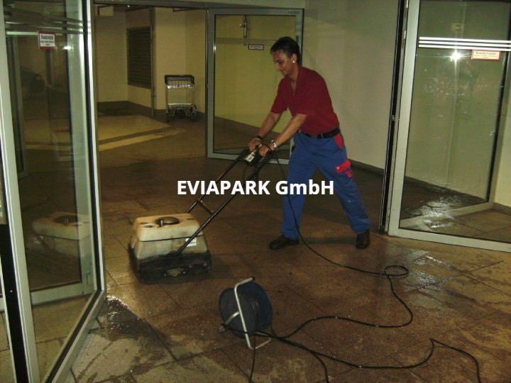 Parkhausreinigung-Tiefgaragenreinigung-Parkflächenreinigung-Flughafenreinigung-EVIAPARK GmbH