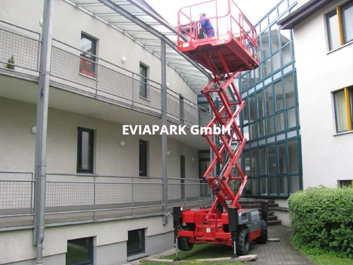 Parkhausreinigung-Tiefgaragenreinigung-Parkflächenreinigung-Flughafenreinigung-EVIAPARK GmbH