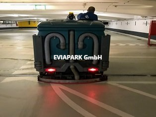 Tiefgaragenreinigung-EVIAPARK GmbH Gründliche Tiefgaragenreinigung mit moderner Reinigungstechnik für den langfristigen Werterhalt durch die EVIAPARK GmbH