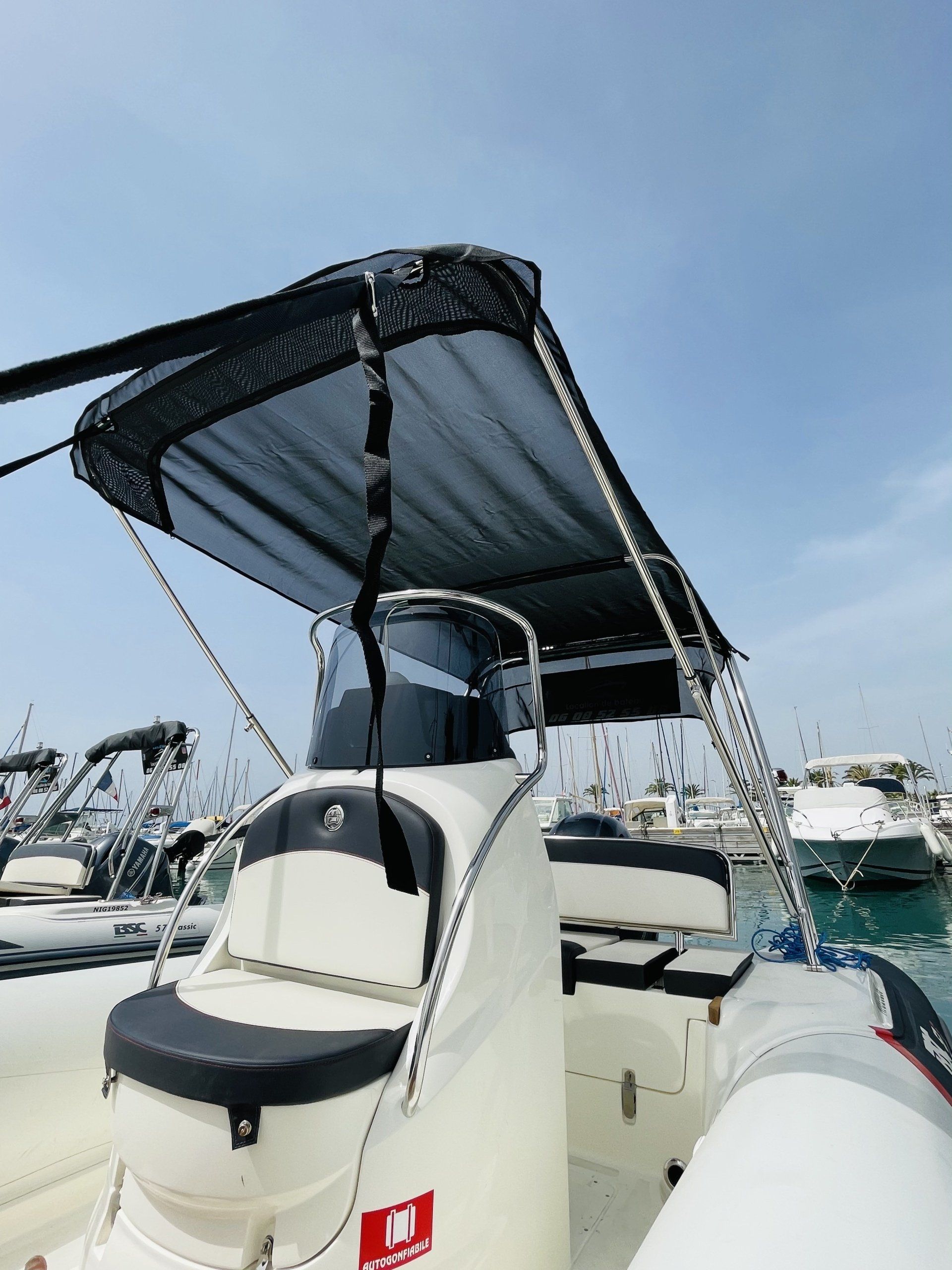 semi-rigide a la location locboat port de st laurent du var, nice, aéroport,location de bateaux, toute l'année,