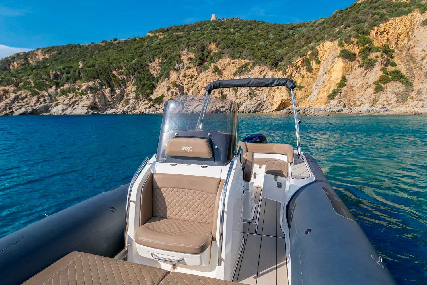 photo non contractuelle, locboat location de bateau bsc 78 moteur yamaha jusqu'à 12 pers. disponible toute l'année