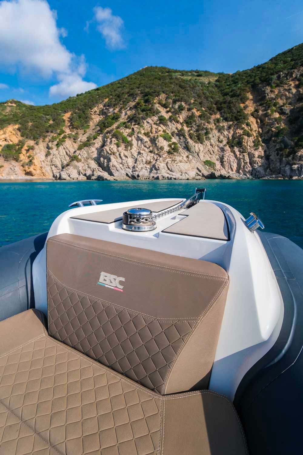 photo non contractuelle, locboat location de bateau bsc 78 moteur yamaha jusqu'à 12 pers. disponible toute l'année