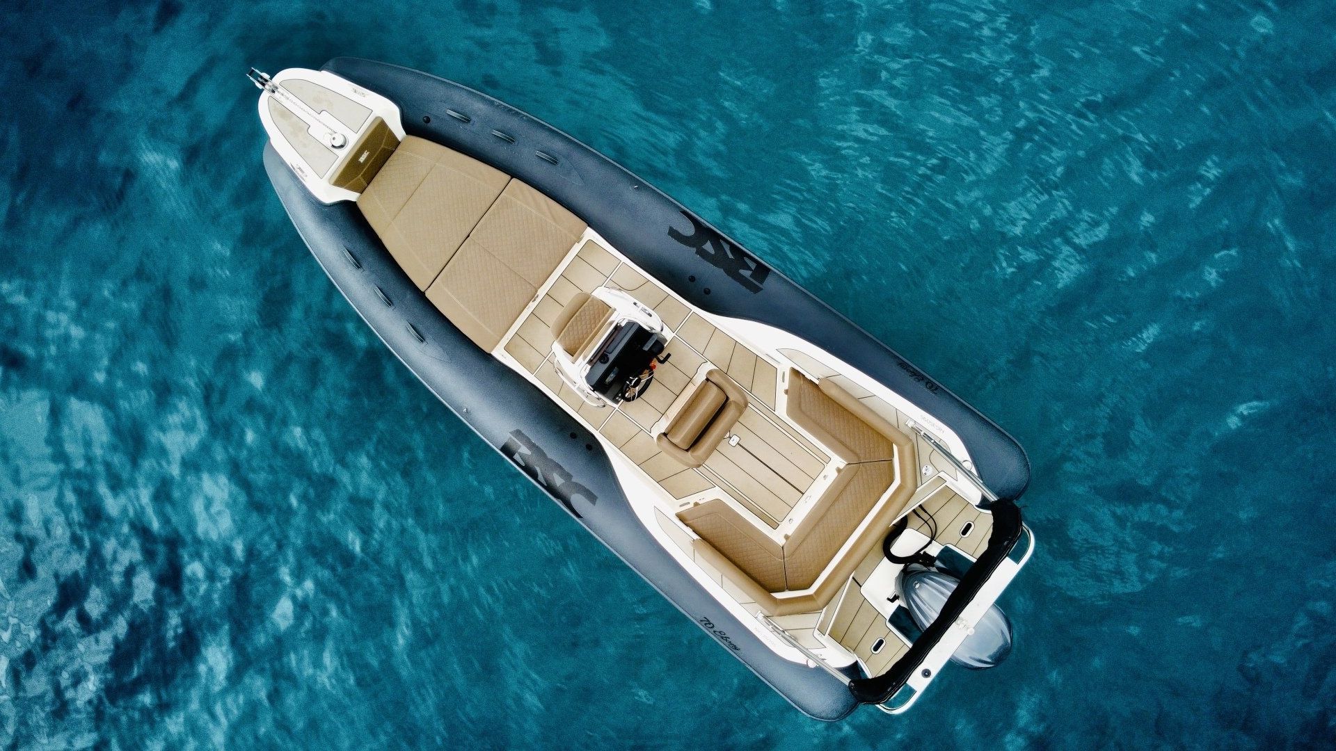 locboat bateau avec ou sans permis, port de saint laurent du var, location bateau jusqu'à 14 personnes