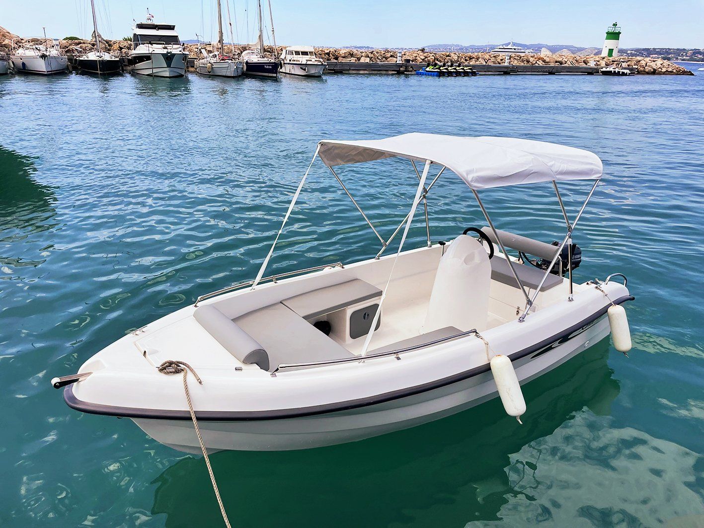 locboat bateau sans permis, location bateau port de saint laurent du var, location bateau jusqu'à 14 personnes