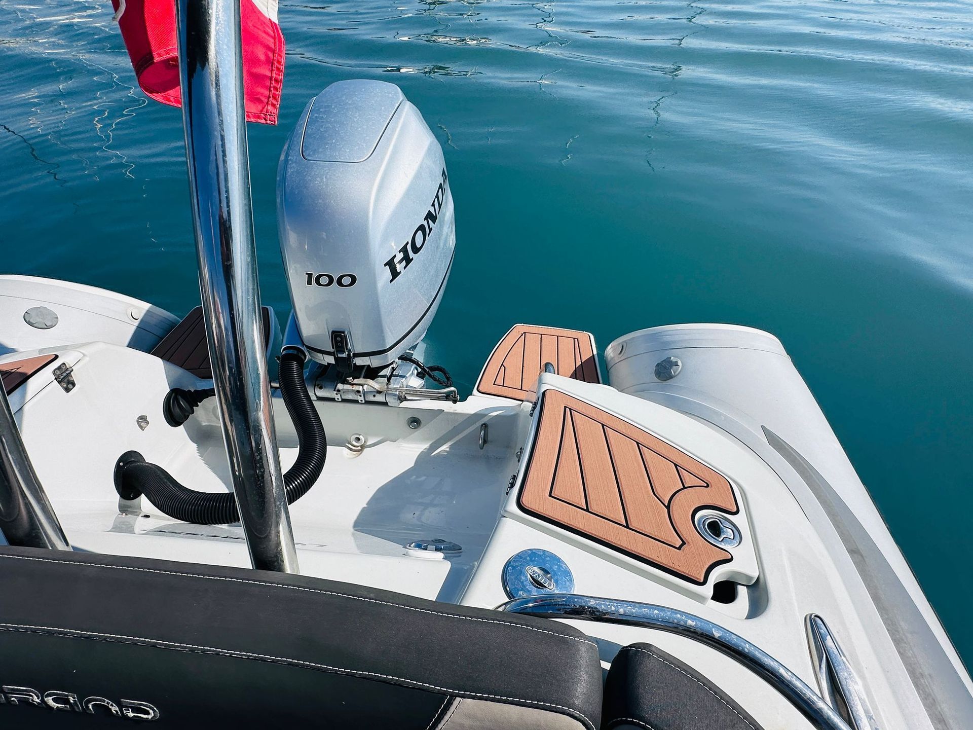 semi-rigide a la location locboat port de st laurent du var, toute l'année, 