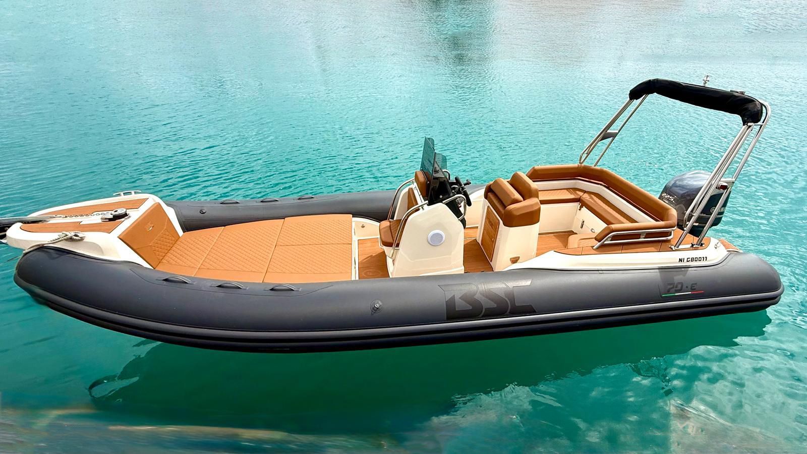 bsc 70 jusqu'à 12personnes à la location locboat au départ du port de st laurent du var toute l'année