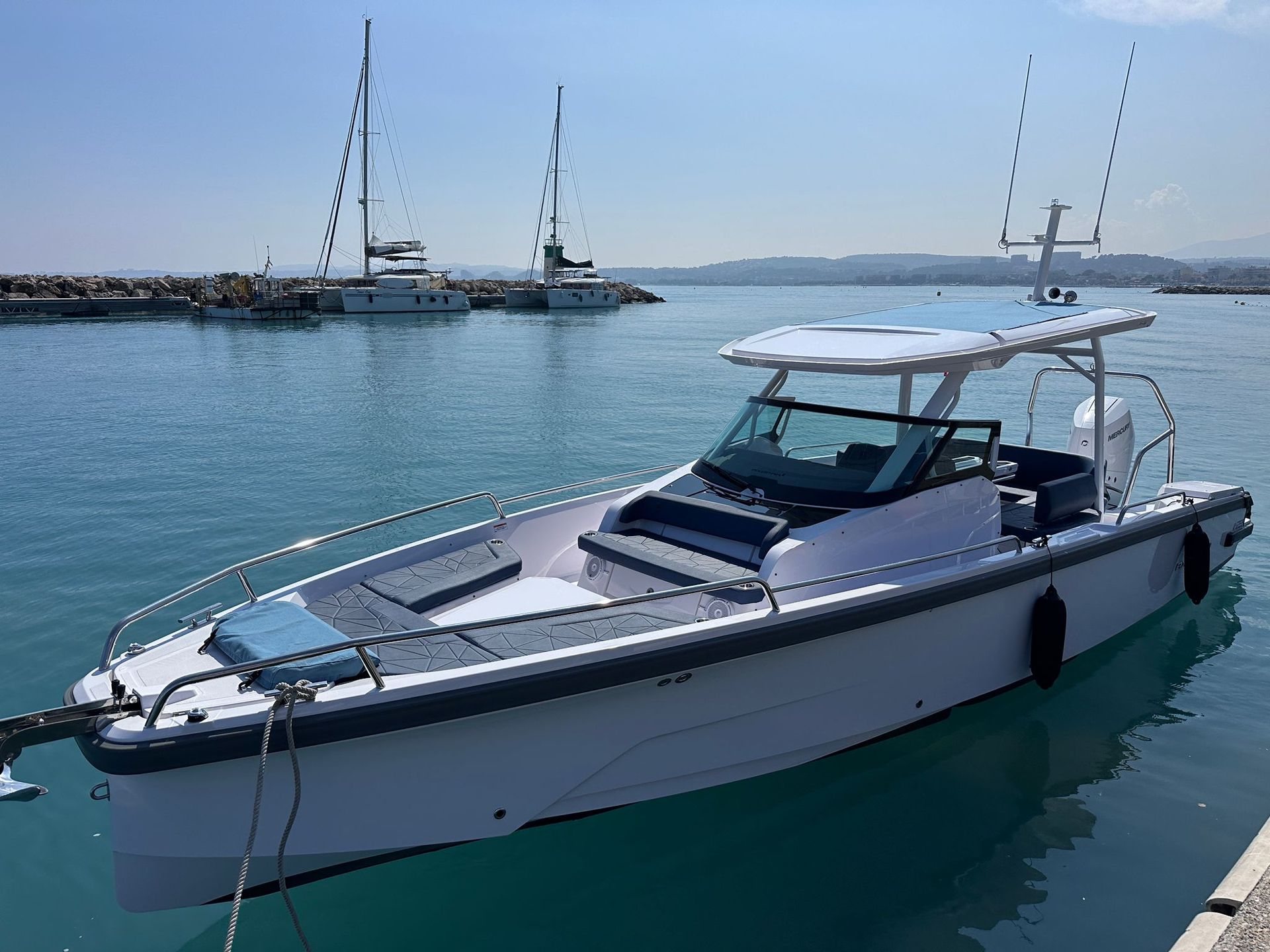 axopar 29 top sun 5,85 m -100ch
Plus de détail et tarifs