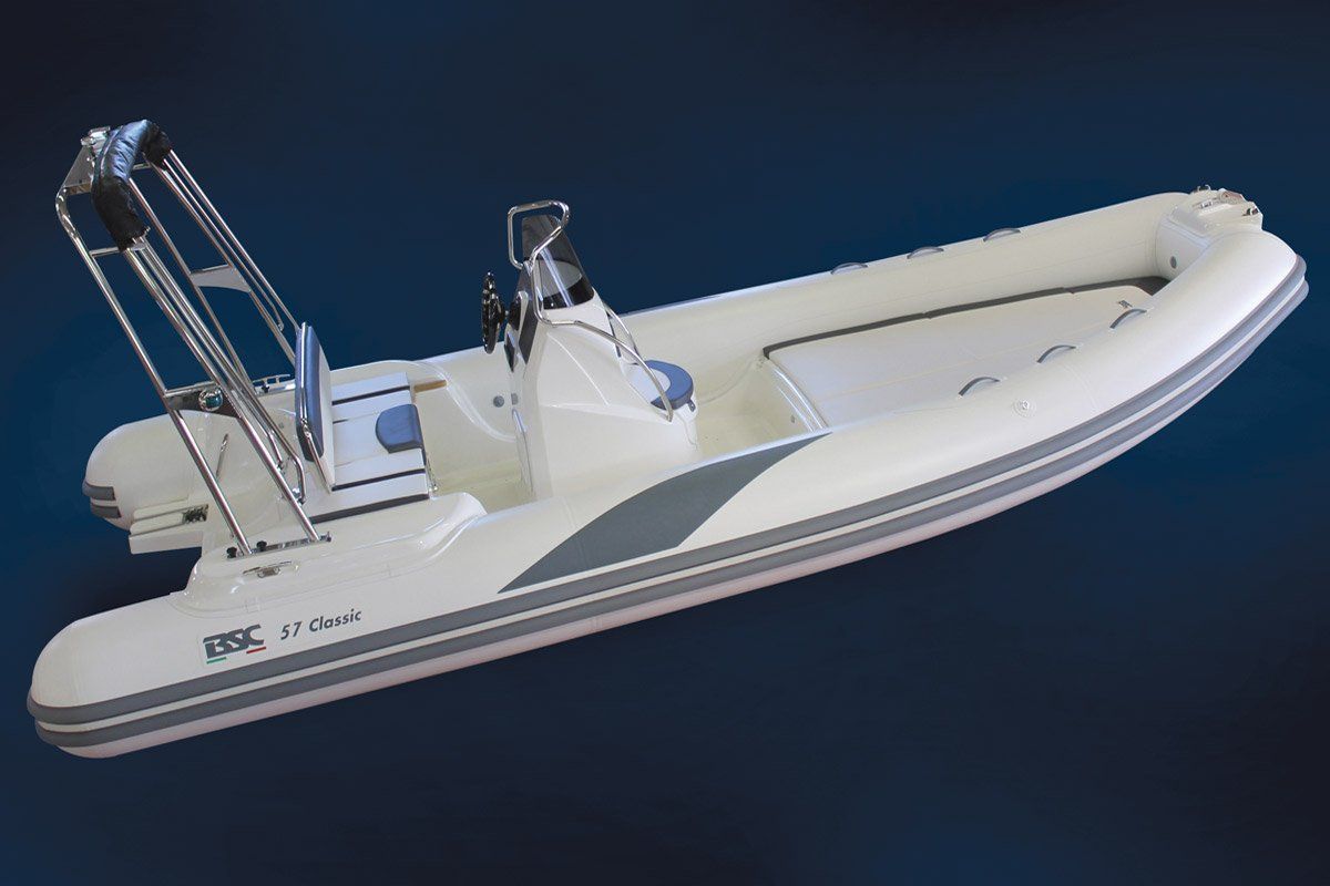 gamme de bateau gommoni bsc bateau semi-rigide locboat revendeur de bateau neuf et d'occasion au port de saint laurent du var