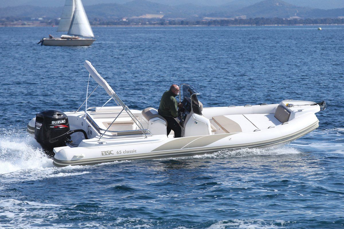 gamme de bateau gommoni bsc bateau semi-rigide locboat revendeur de bateau neuf et d'occasion au port de saint laurent du var