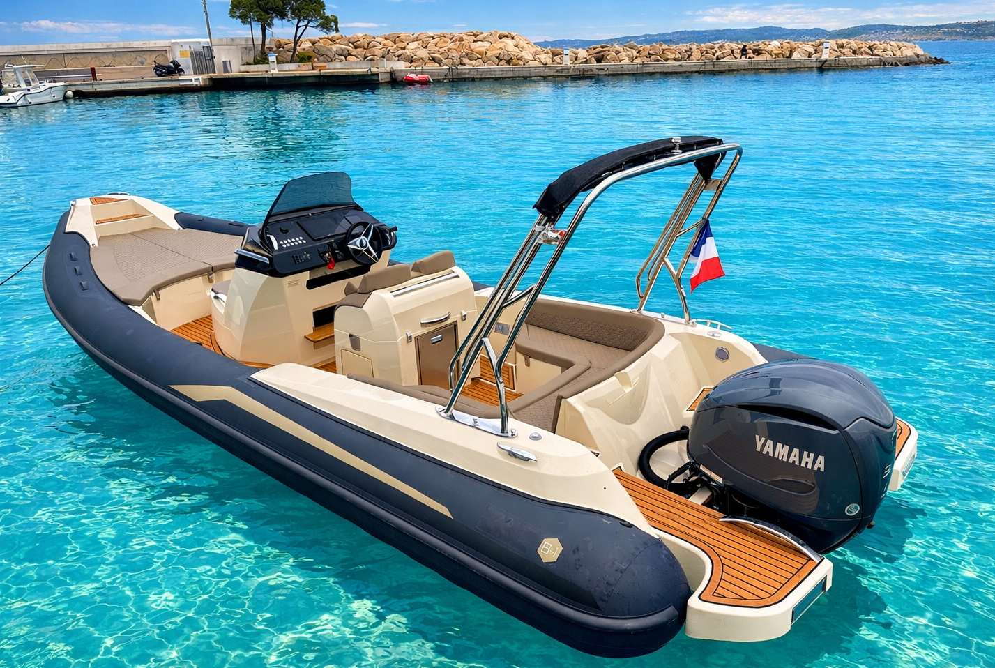 locboat B1 BSC bateau à la location rigide et semi rigide disponible toute l'année jusqu'à 14 personnes