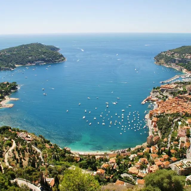 Sortie en bateau à la rade de Villefranche-sur-Mer depuis le port de Saint-Laurent-du-Var Locboat