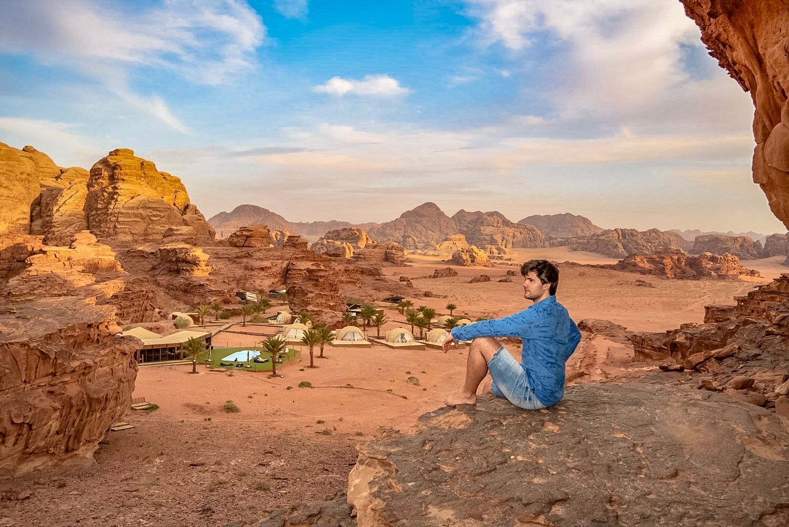 Aussicht auf die Bubble Zelte im Palmera Camp Wadi Rum in Jordanien.