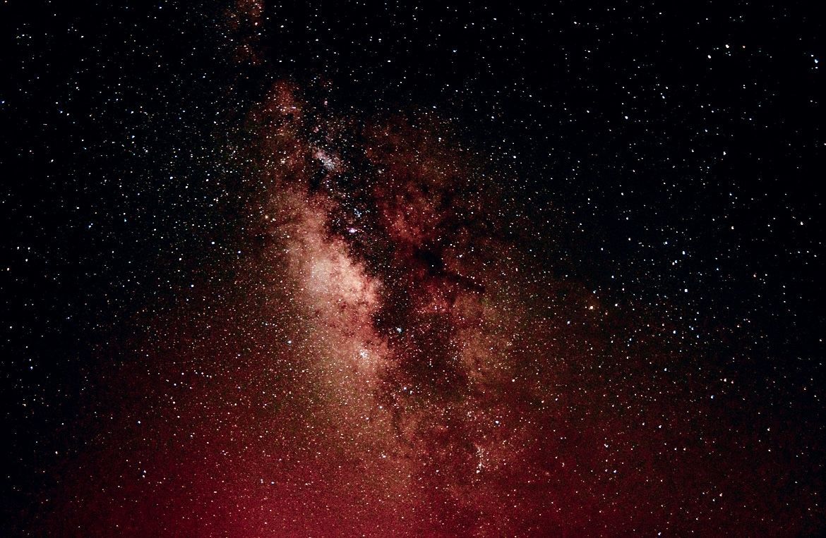 Sternenhimmel mit Milchstraße in Wadi Rum, Jordanien