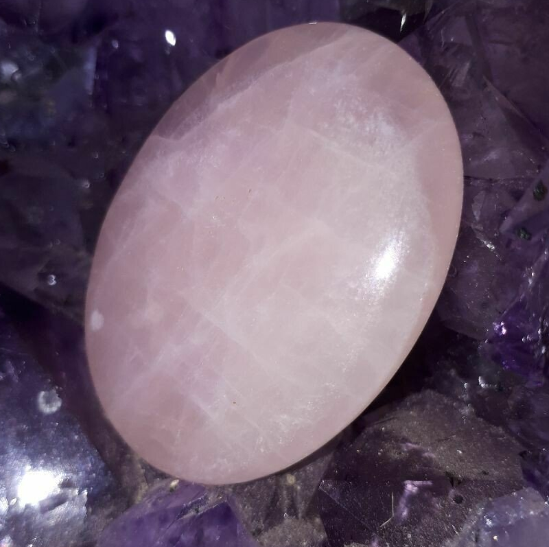 Rosenquarz Heiledelstein großer Handschmeichler Rosenquarz Heiledelstein großer Handschmeichler