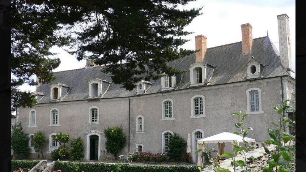 PROJET D'ACQUISITION DE CE PRESBYTERE (Pour en savoir plus cliquez sur la photo et merci d'envoyer vos questions) PRESBYTERE EN VENTE