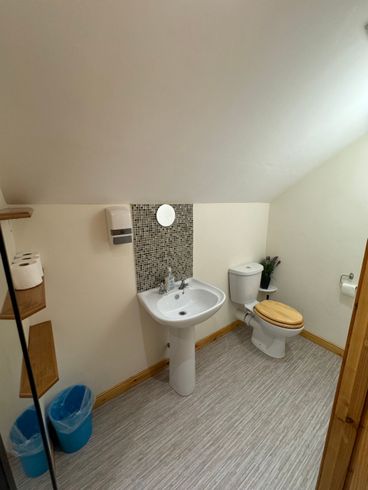 Bathroom Reubens Loft Bathroom