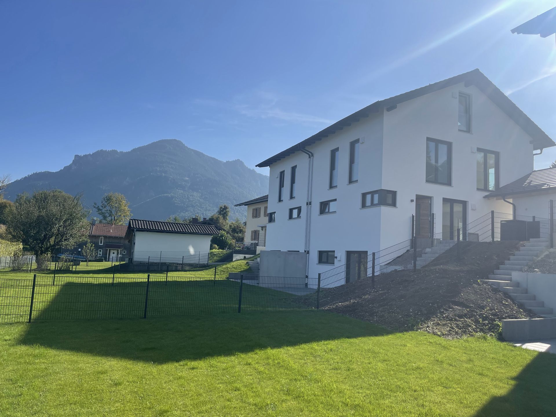 Neubau Immobilie 2 Doppelhaushälften im Verkauf