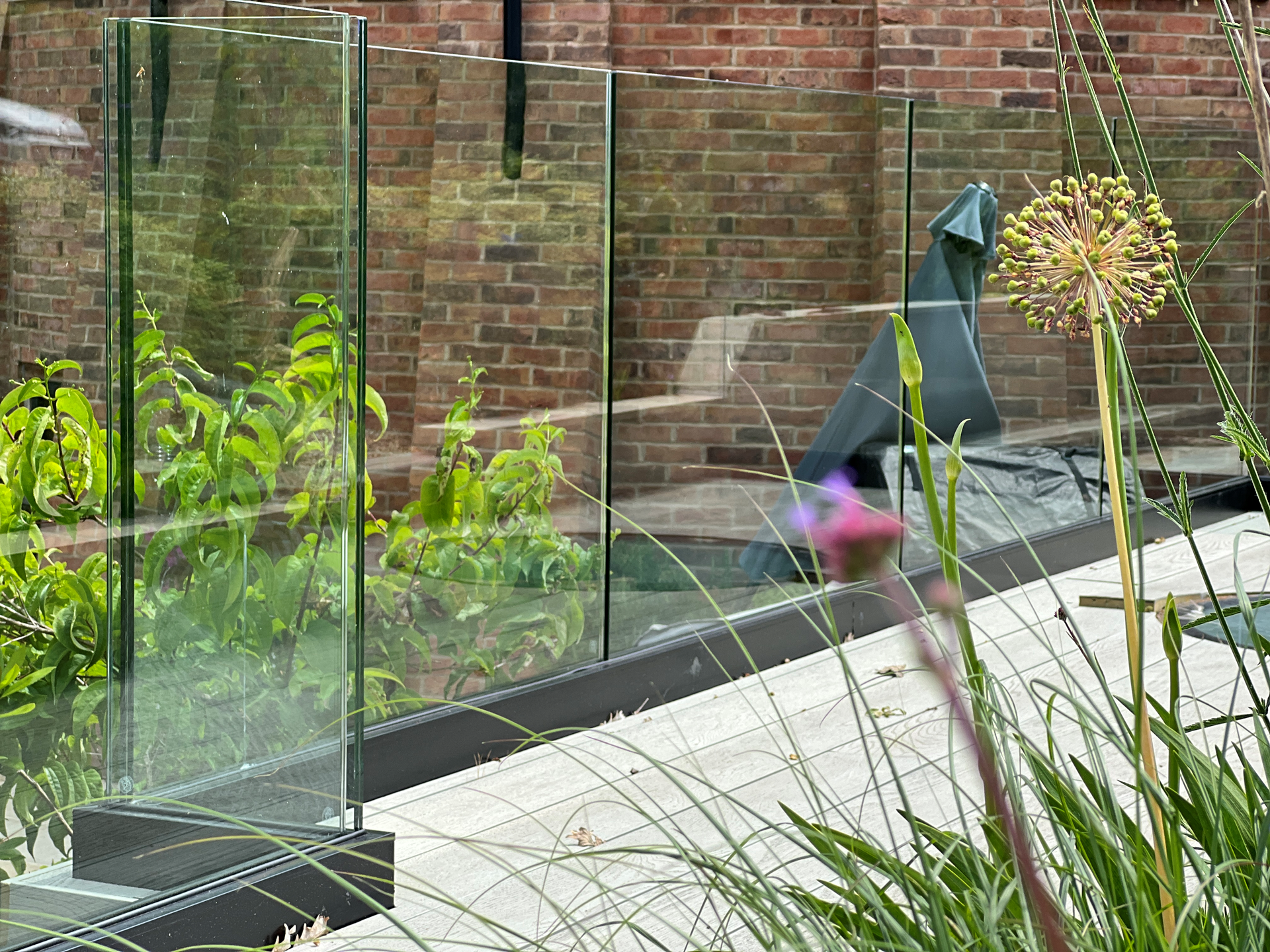 Frameless balustrading
