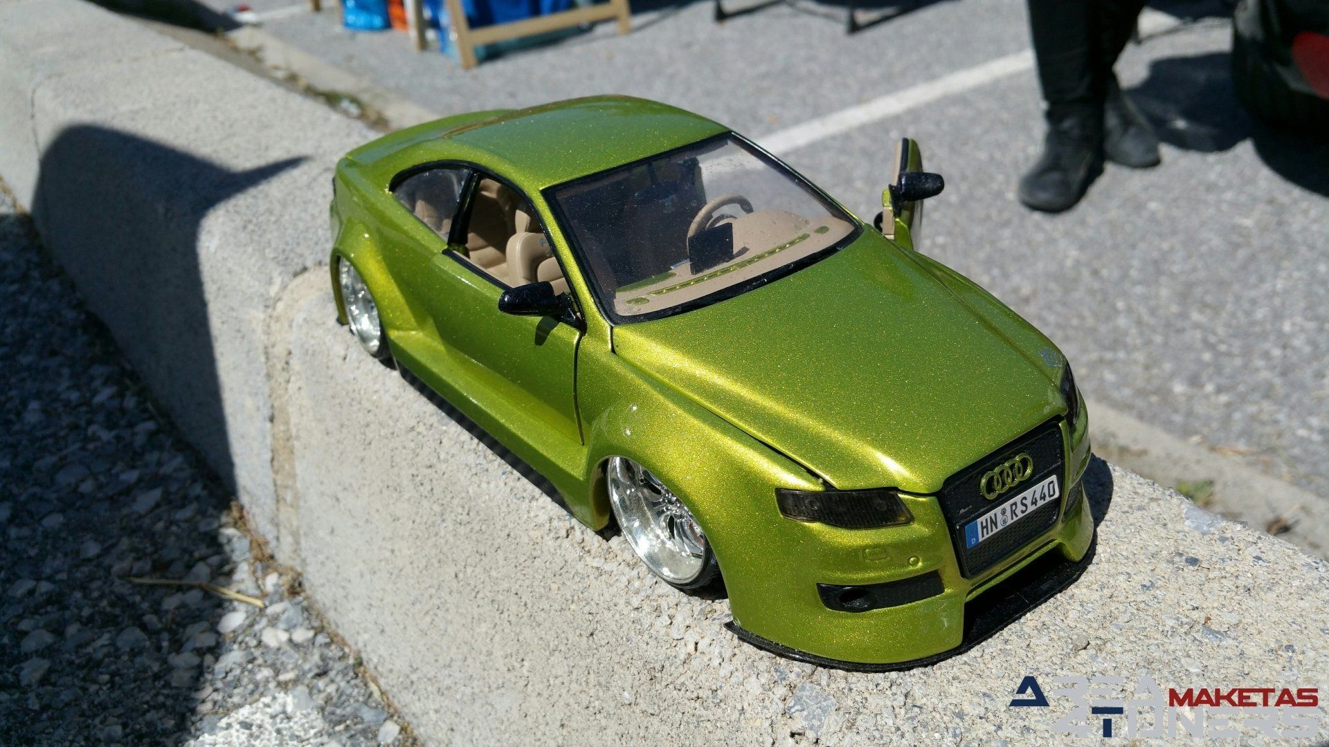 Reportaje maqueta Tuning Peugeot 406 Coupé The Circus Imagen perteneciente al reportaje fotográfico de la revista Tuning de publicación diaria Area4tuners.es sobre una maqueta Tuning de escala 1:18 Peugeot 406 Coupé