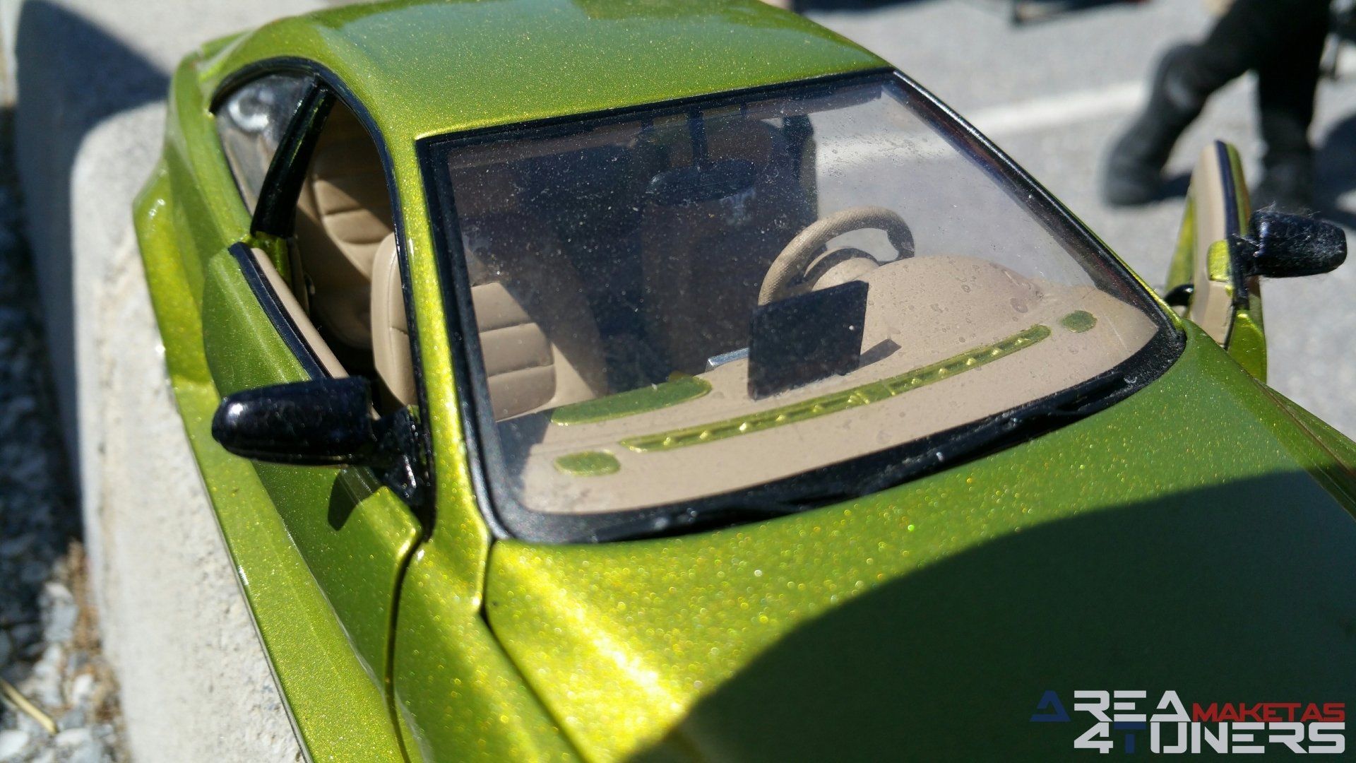 Reportaje maqueta Tuning Peugeot 406 Coupé The Circus Imagen perteneciente al reportaje fotográfico de la revista Tuning de publicación diaria Area4tuners.es sobre una maqueta Tuning de escala 1:18 Peugeot 406 Coupé