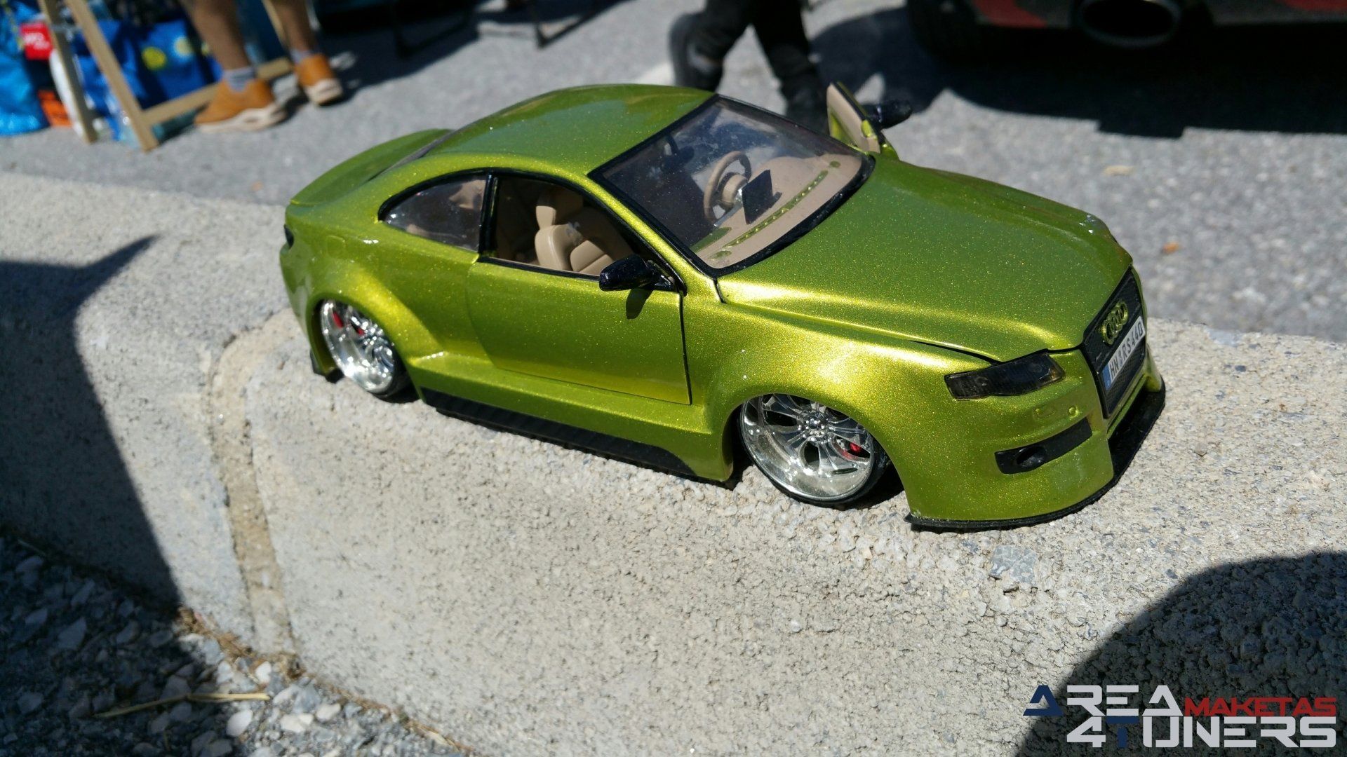 Reportaje maqueta Tuning Peugeot 406 Coupé The Circus Imagen perteneciente al reportaje fotográfico de la revista Tuning de publicación diaria Area4tuners.es sobre una maqueta Tuning de escala 1:18 Peugeot 406 Coupé