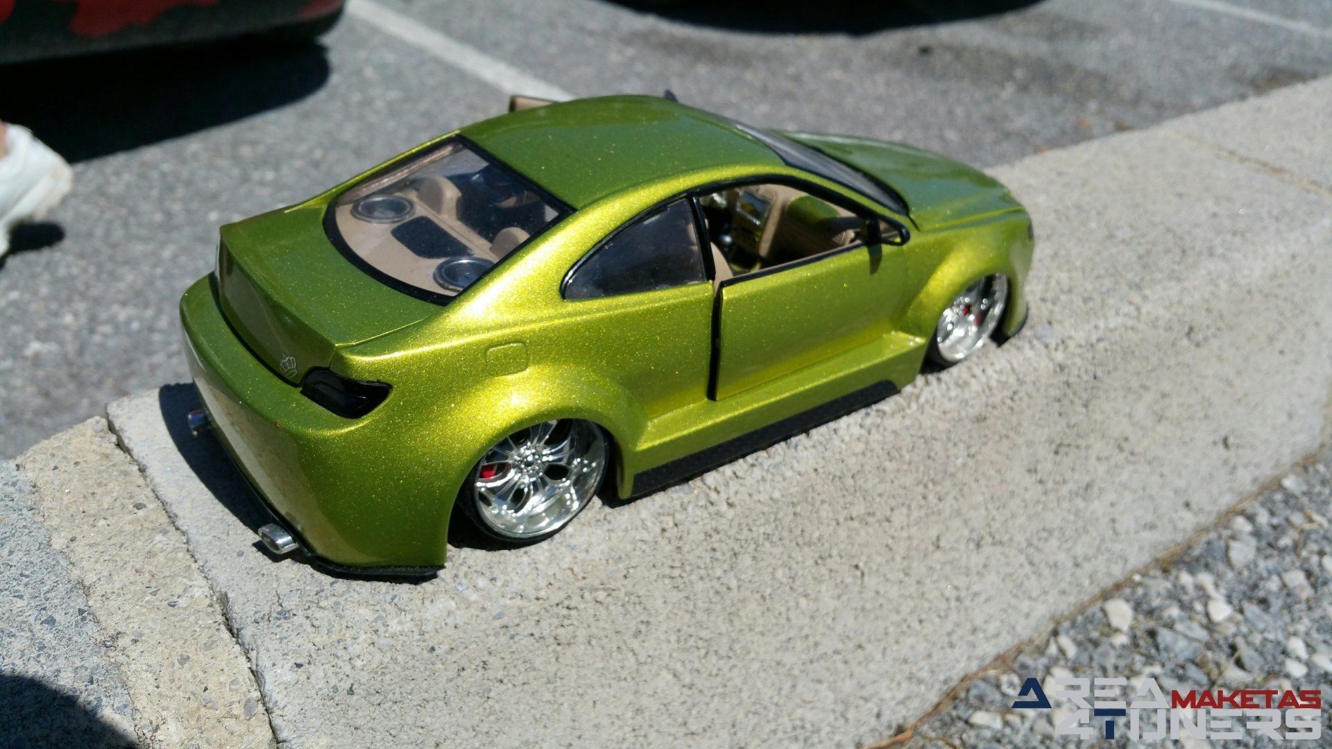 Reportaje maqueta Tuning Peugeot 406 Coupé The Circus Imagen perteneciente al reportaje fotográfico de la revista Tuning de publicación diaria Area4tuners.es sobre una maqueta Tuning de escala 1:18 Peugeot 406 Coupé