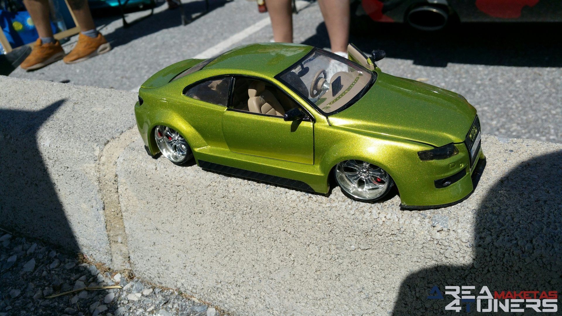 Reportaje maqueta Tuning Peugeot 406 Coupé The Circus Imagen perteneciente al reportaje fotográfico de la revista Tuning de publicación diaria Area4tuners.es sobre una maqueta Tuning de escala 1:18 Peugeot 406 Coupé