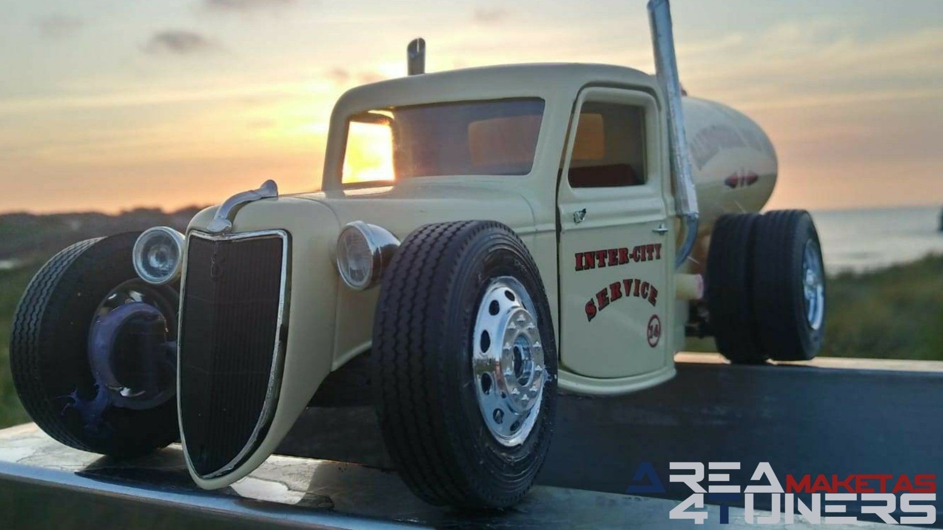 Reportaje maqueta Tuning Ford v8 Terminator Imagen perteneciente al reportaje fotográfico de la revista Tuning de publicación diaria Area4tuners.es sobre una maqueta Tuning de escala 1:18 Ford V8