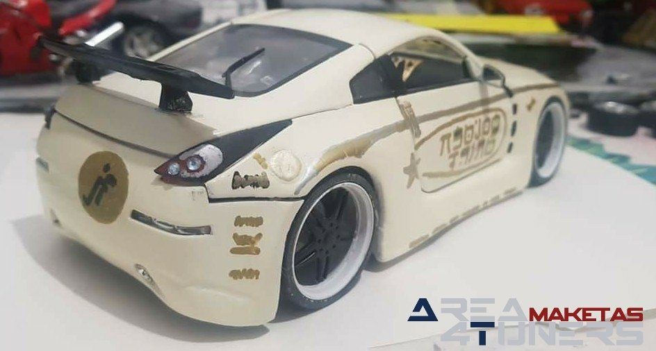 Reportaje maqueta Tuning Nissan 350z Golden Drift Imagen perteneciente al reportaje fotográfico de la revista Tuning de publicación diaria Area4tuners.es sobre una maqueta Tuning de escala 1:18 Nissan 350z