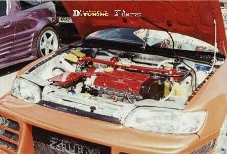 Imagen del reportaje  revista Tuning Area4tuners.es, concentración de coches Tuning del año 2001 en Barcelona, España
