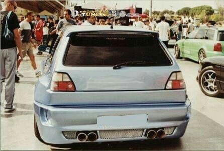 Imagen del reportaje revista Tuning Area4tuners.es, concentración de coches Tuning del año 2001 en Barcelona, España